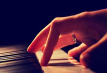 世界冠军突然受伤，中国选手暂居榜首